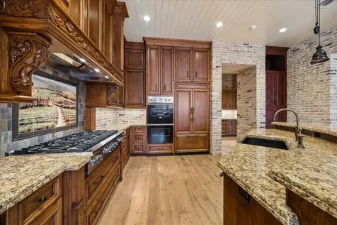 8 Greyton Lane Houston TX 77024