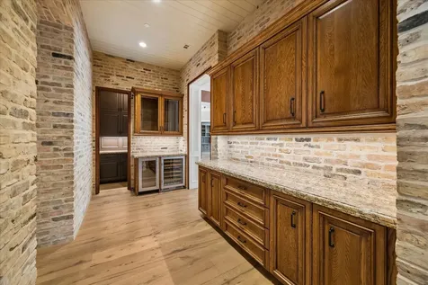 8 Greyton Lane Houston TX 77024