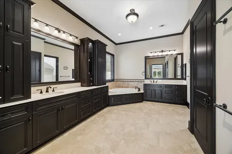 8 Greyton Lane Houston TX 77024