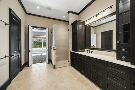 8 Greyton Lane Houston TX 77024