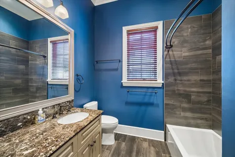 8 Greyton Lane Houston TX 77024