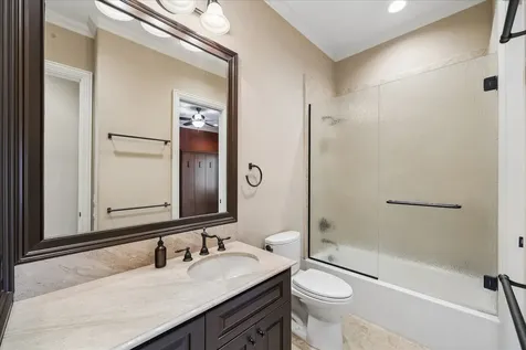 8 Greyton Lane Houston TX 77024