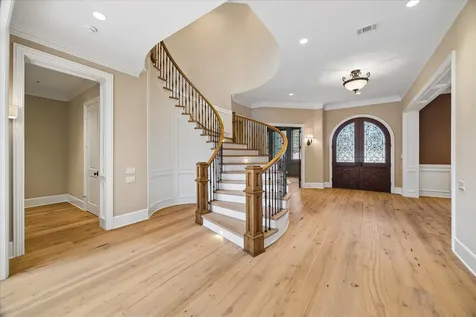 8 Greyton Lane Houston TX 77024