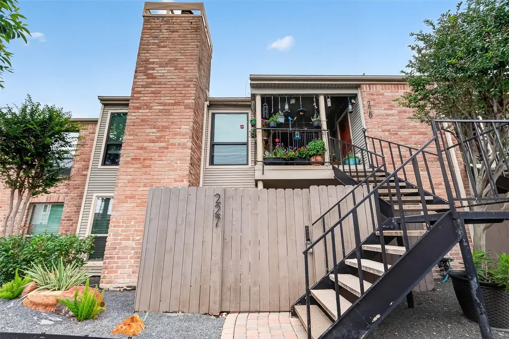 3700 W Clay Street 227 Houston TX 77019