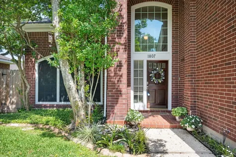 1807 Emerald Lake Court Houston TX 77062