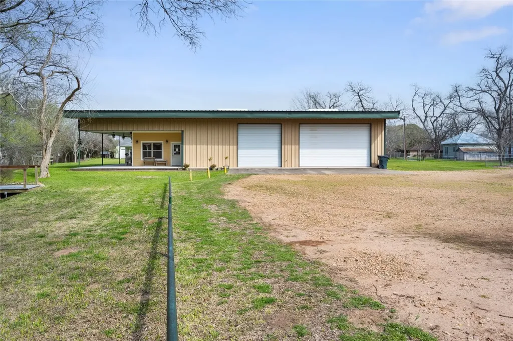 804 Robson Columbus TX 78934