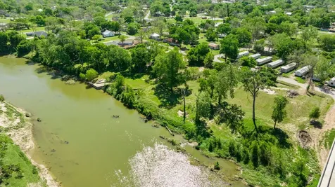 804 Robson Columbus TX 78934