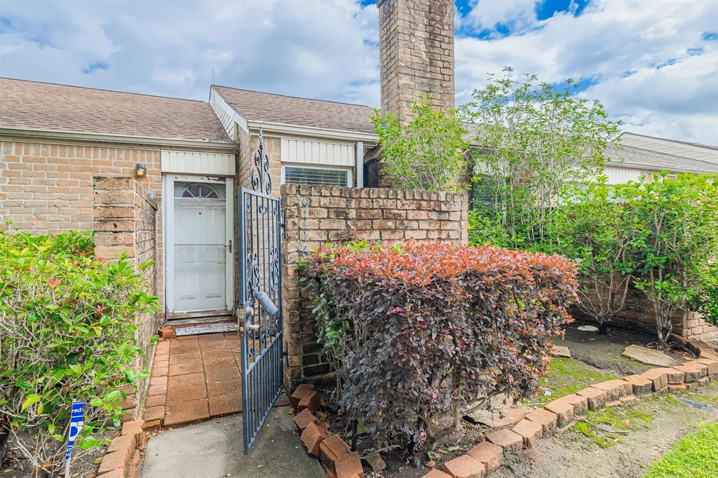 9116 Wilcrest Drive 9116 Houston TX 77099