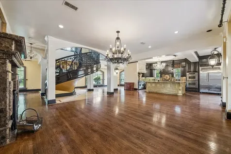 4601 Birch Street Bellaire TX 77401