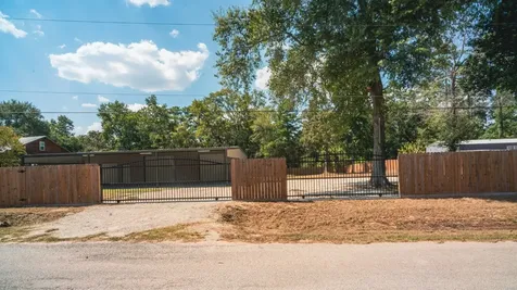 31027 Sweetbriar Magnolia TX 77354