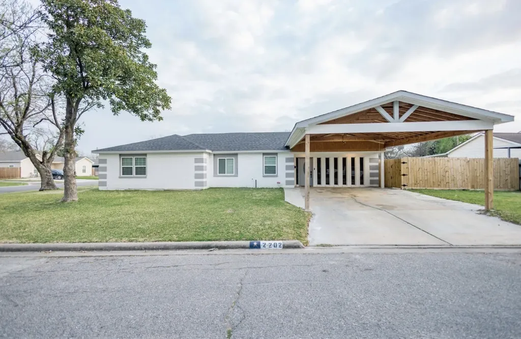 2202 4th Street Galena Park TX 77547