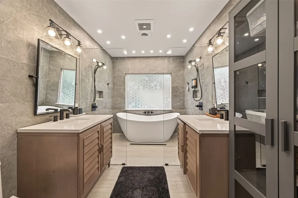 11102 Hillcroft Avenue Houston TX 77096