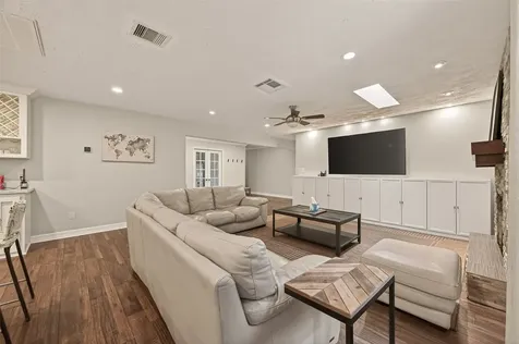 11102 Hillcroft Avenue Houston TX 77096