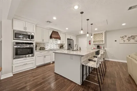 11102 Hillcroft Avenue Houston TX 77096