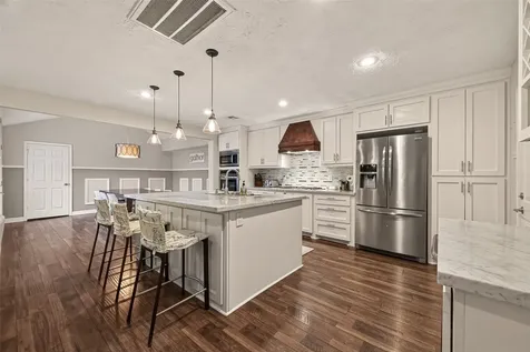 11102 Hillcroft Avenue Houston TX 77096