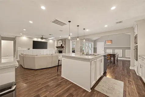 11102 Hillcroft Avenue Houston TX 77096