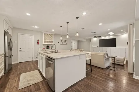 11102 Hillcroft Avenue Houston TX 77096