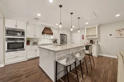 11102 Hillcroft Avenue Houston TX 77096