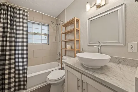 11102 Hillcroft Avenue Houston TX 77096