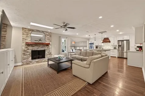 11102 Hillcroft Avenue Houston TX 77096