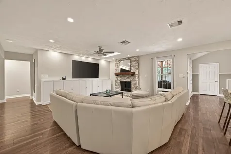 11102 Hillcroft Avenue Houston TX 77096
