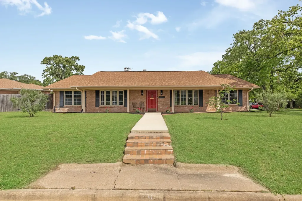 2405 Burton Drive Bryan TX 77802