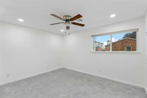 6111 Beverly Hill Street 32 Houston TX 77057