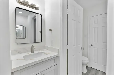 6111 Beverly Hill Street 32 Houston TX 77057