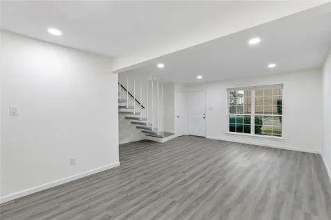 6111 Beverly Hill Street 32 Houston TX 77057