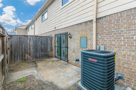 6111 Beverly Hill Street 32 Houston TX 77057