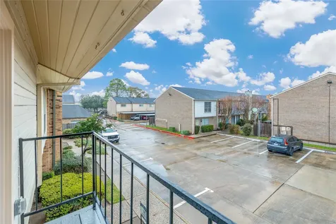 6111 Beverly Hill Street 32 Houston TX 77057
