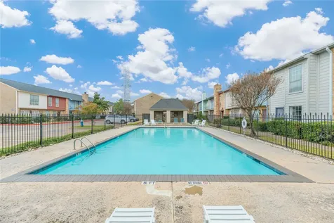 6111 Beverly Hill Street 32 Houston TX 77057