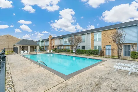 6111 Beverly Hill Street 32 Houston TX 77057