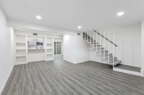 6111 Beverly Hill Street 32 Houston TX 77057