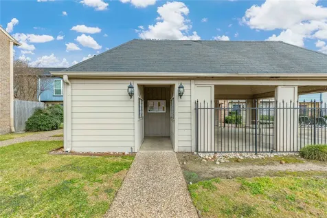 6111 Beverly Hill Street 32 Houston TX 77057