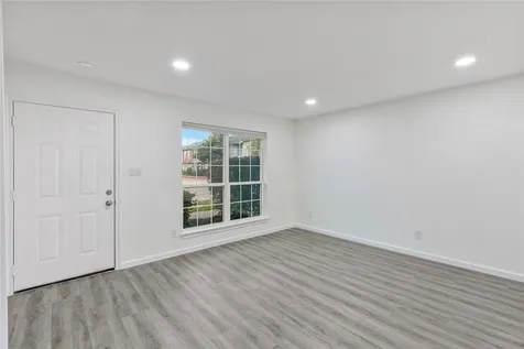 6111 Beverly Hill Street 32 Houston TX 77057