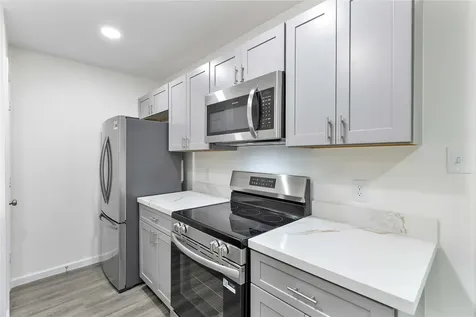 6111 Beverly Hill Street 32 Houston TX 77057
