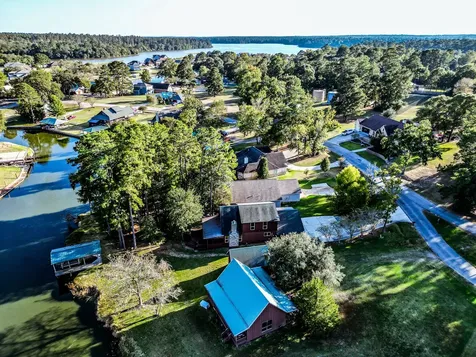 52 Hunters Creek Drive Huntsville TX 77340