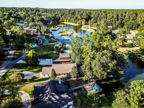 52 Hunters Creek Drive Huntsville TX 77340