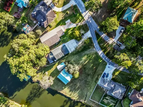 52 Hunters Creek Drive Huntsville TX 77340