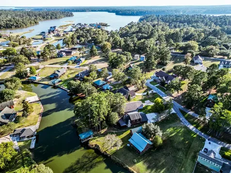 52 Hunters Creek Drive Huntsville TX 77340