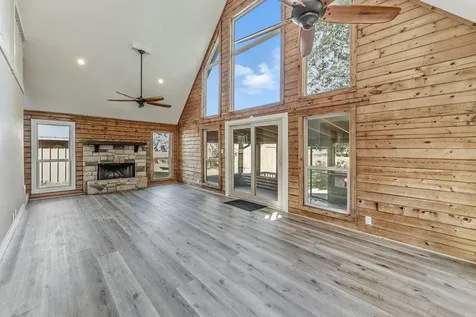52 Hunters Creek Drive Huntsville TX 77340