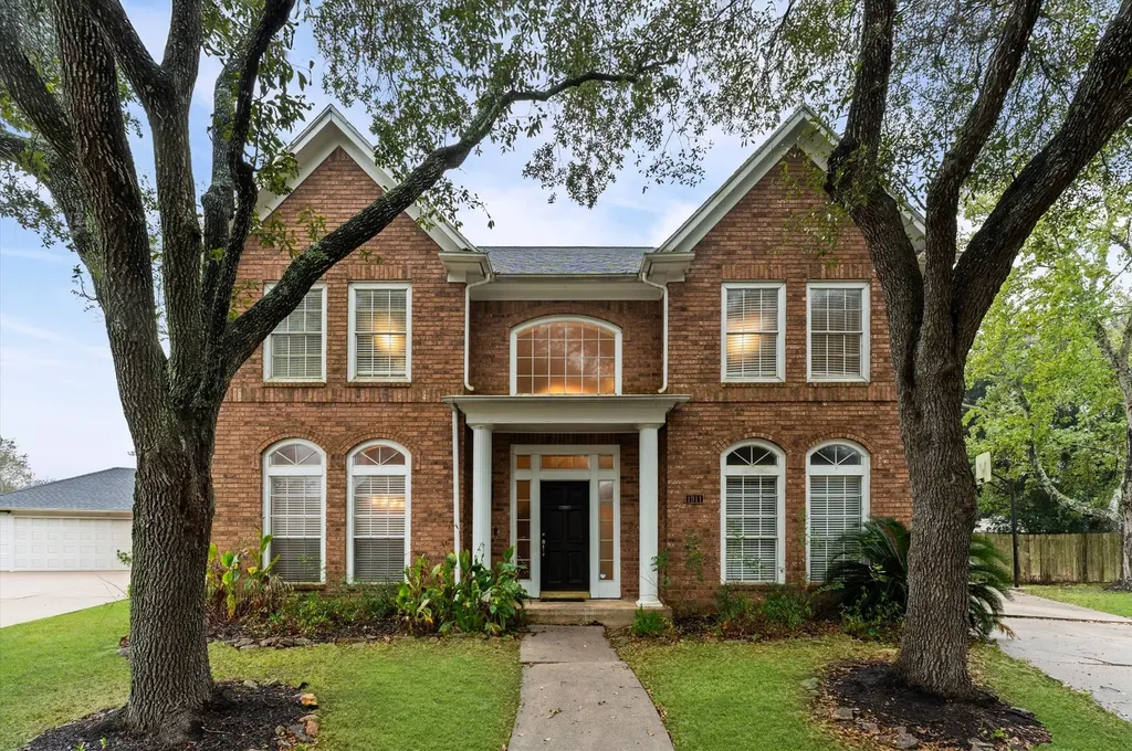 1911 Triple Mast Circle League City TX 77573