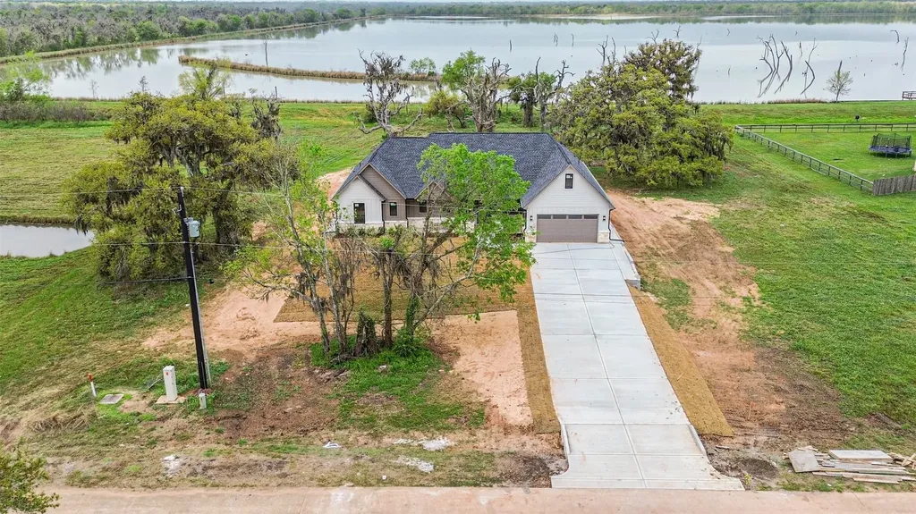 250 Pony Trl Trail Angleton TX 77515
