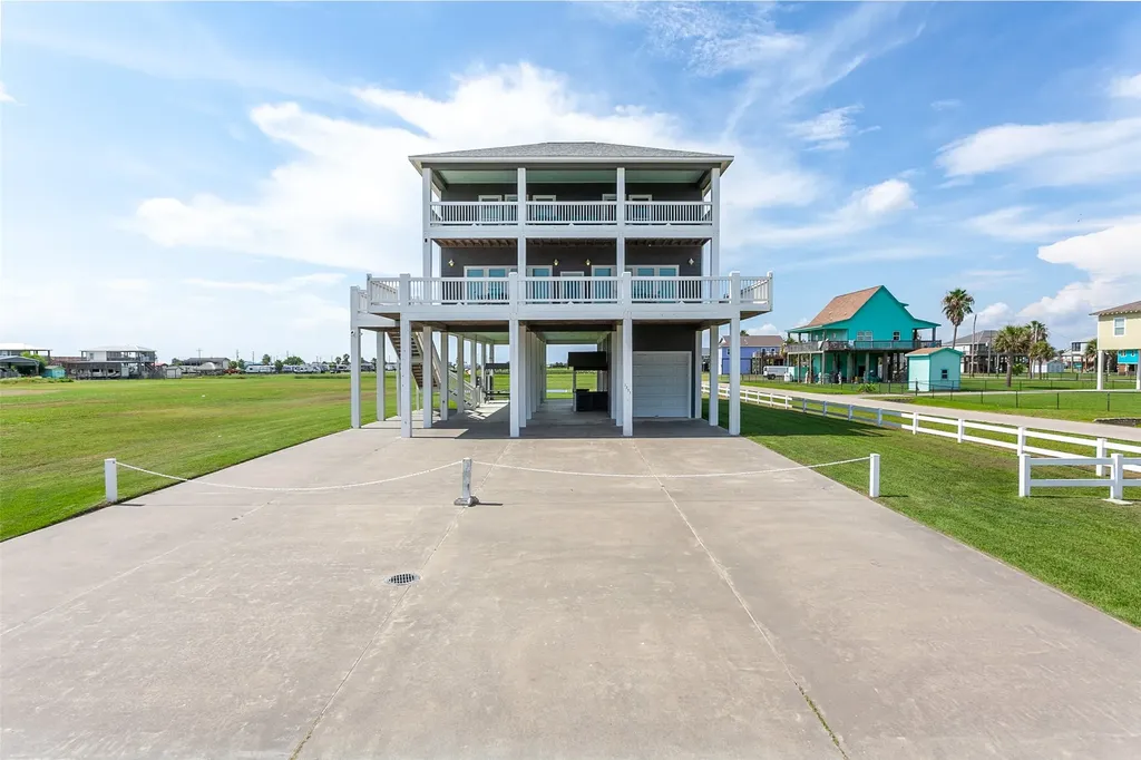 1255 Cloon Street Crystal Beach TX 77650