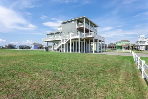 1255 Cloon Street Crystal Beach TX 77650