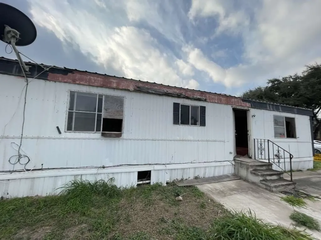 84 Lampshire Avenue Palmview TX 78572