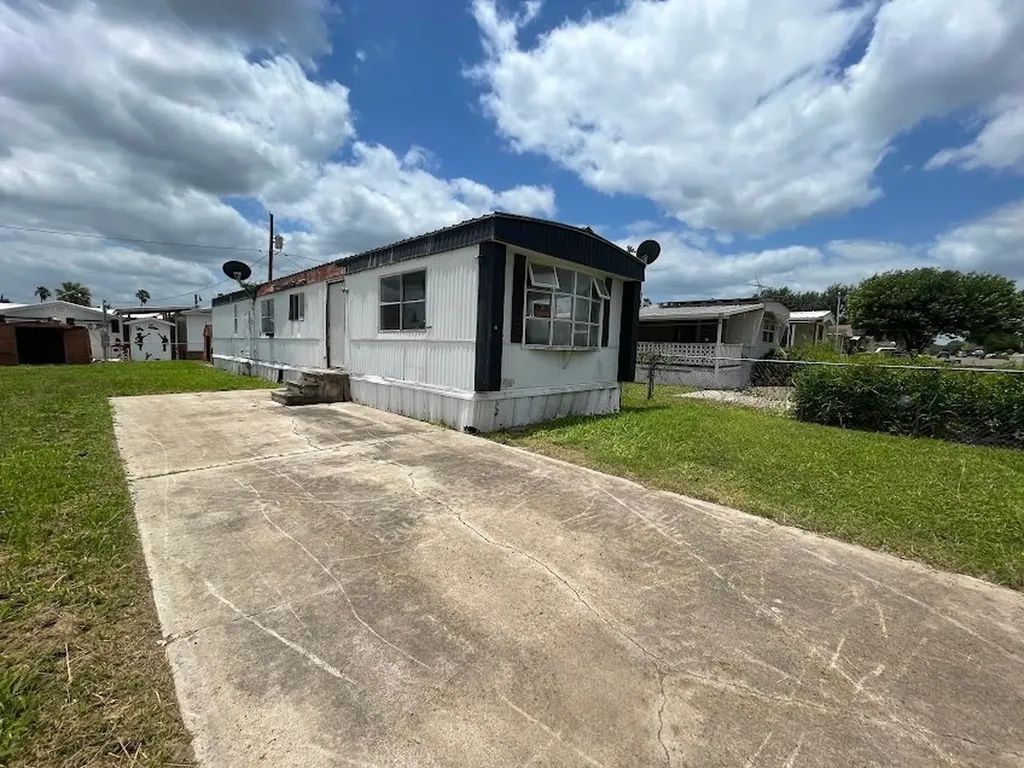 84 Lampshire Avenue Palmview TX 78572