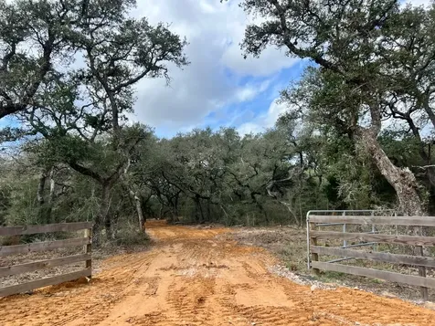 270 Cr 120 Hallettsville TX 77964