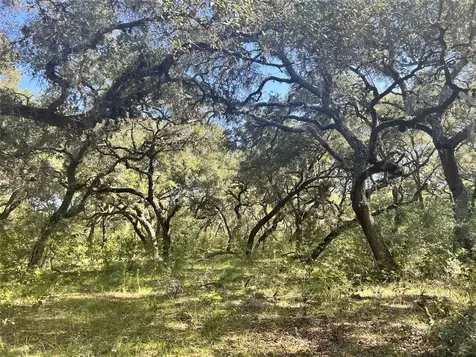 270 Cr 120 Hallettsville TX 77964